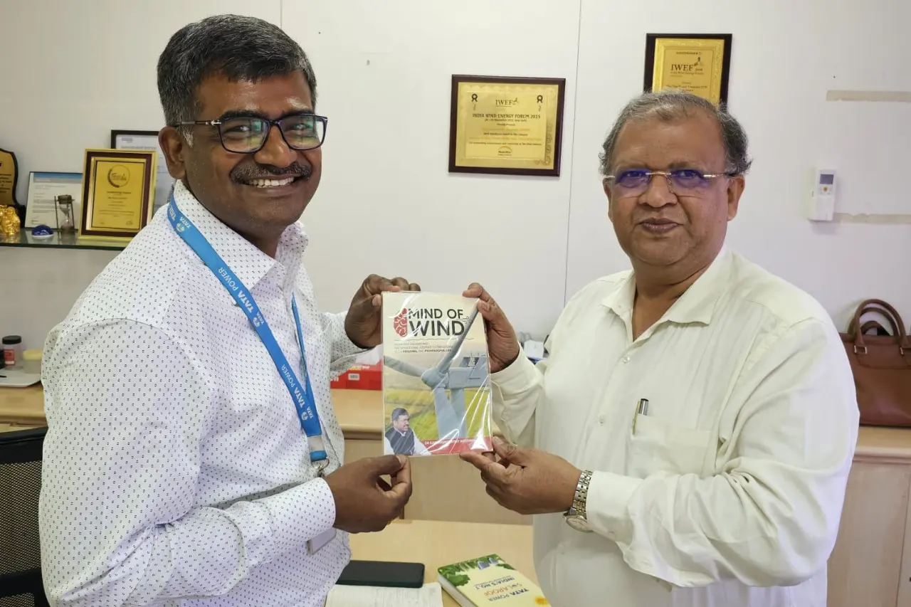 Dr Karunamoorthy has presented the book "mind of wind" to the Samant Rajiv BD ConsultuntTata Power Renewable Energy